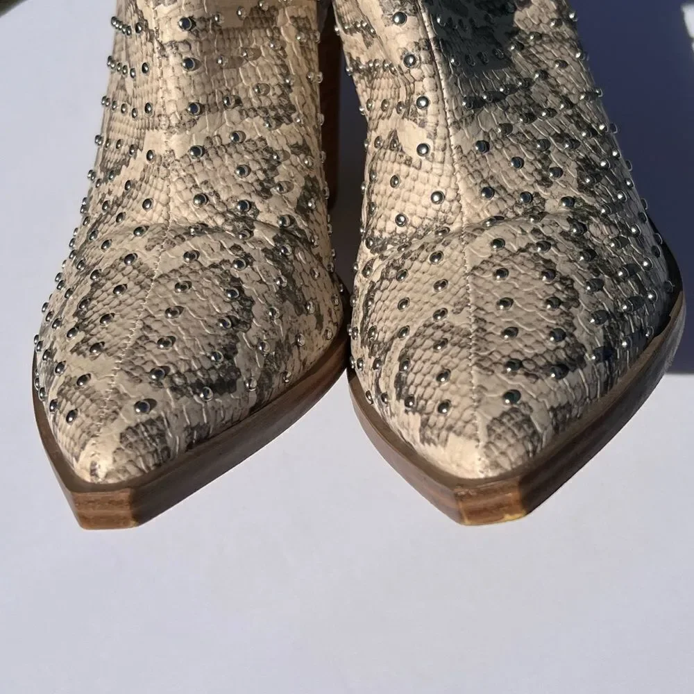 Steve Madden Animal Print Pointed Toe Ankle Boots Back Zipper Closure Size 8.5 - Picture 6 of 12